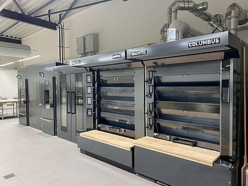 WACHTEL Backöfen und Kältetechnik in komplett schwarzen Edelstahl